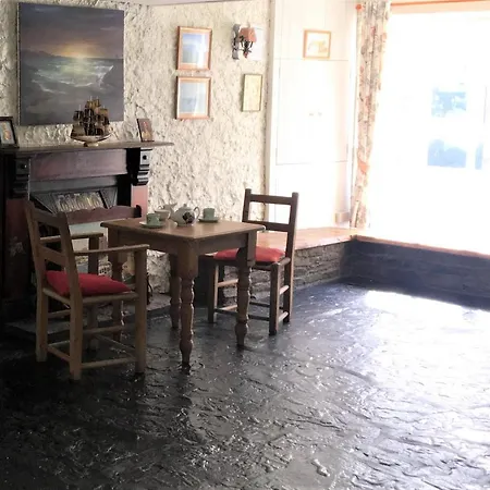 The Corner House Apartment
