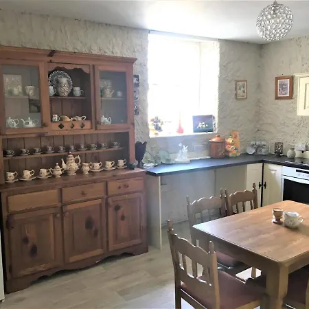 The Corner House Apartment *