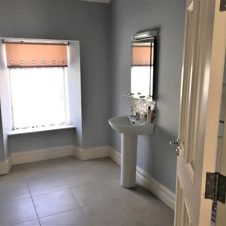 The Corner House Apartment *